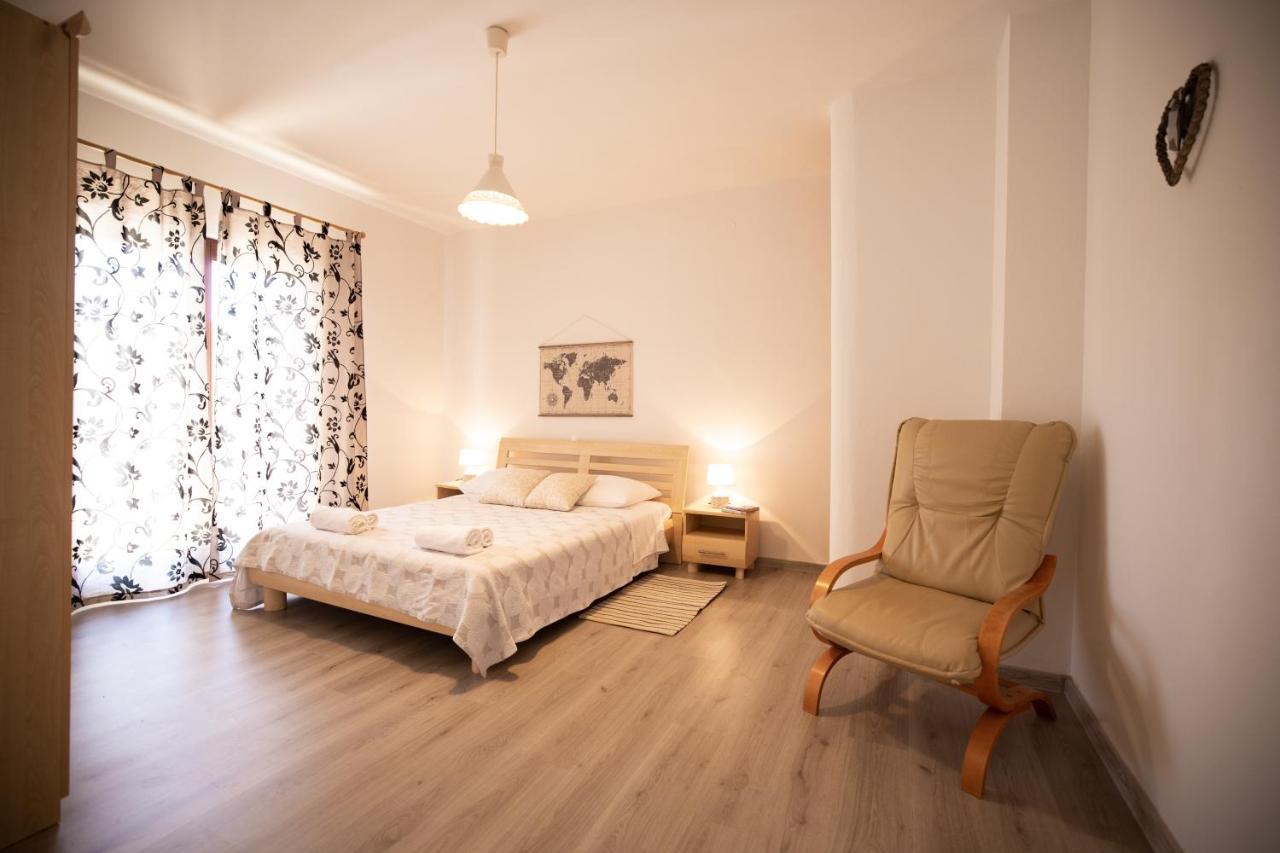 Apartments And A Room Ina Zara Esterno foto