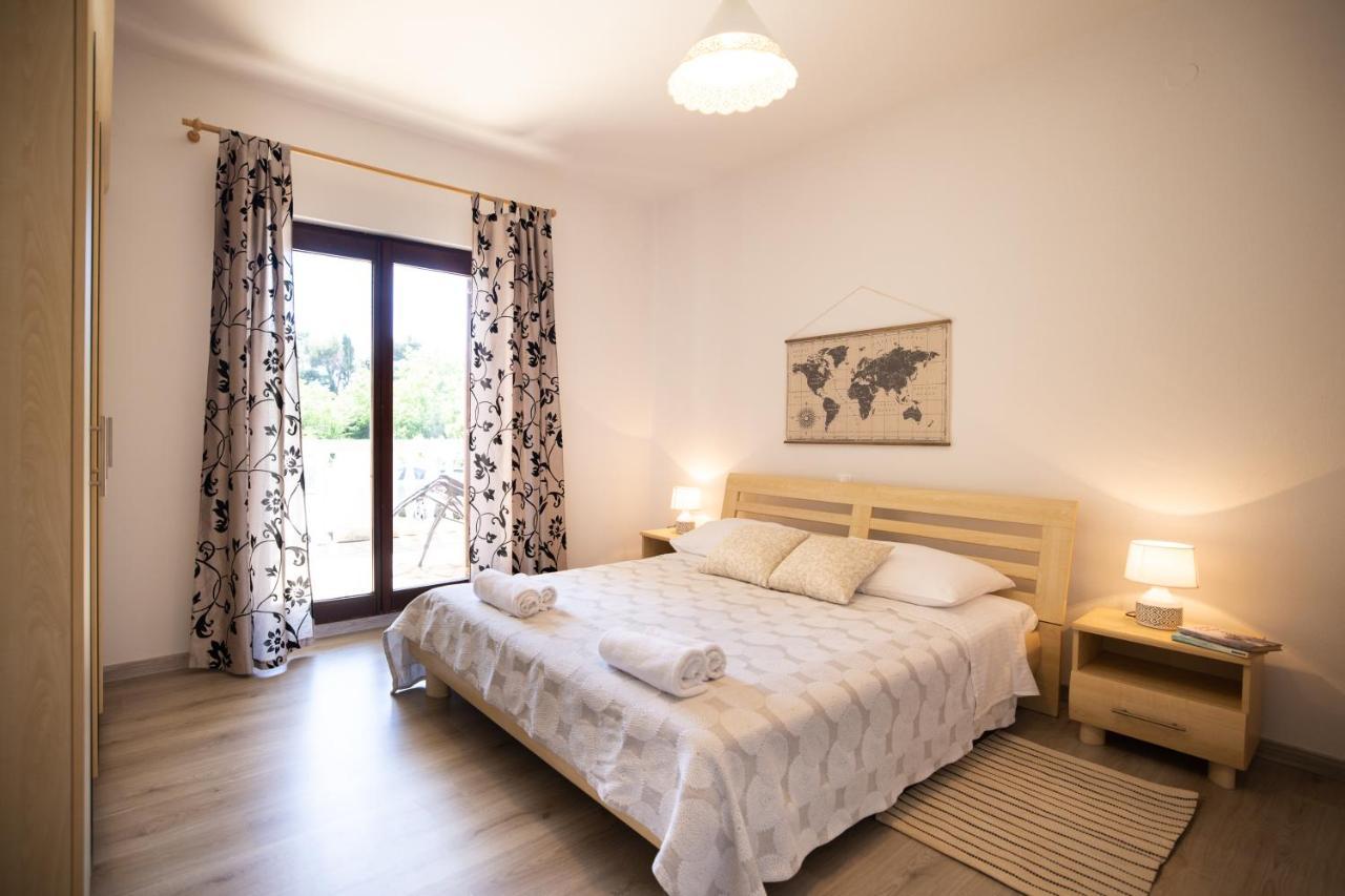 Apartments And A Room Ina Zara Esterno foto