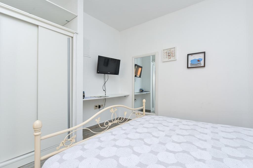 Apartments And A Room Ina Zara Esterno foto