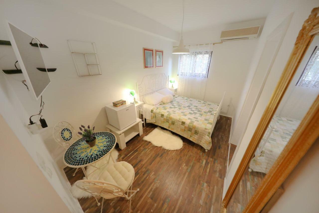 Apartments And A Room Ina Zara Esterno foto